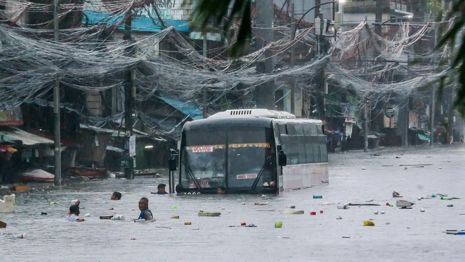 Zuvor hatte der Sturm auf den Philippinen gewütet - in dem Land gab es ebenfalls Tote. (Foto: Rouelle Umali/XinHua/dpa)