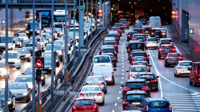 Auf dem Mittleren Ring ist oft viel Verkehr. (Archivbild) (Foto: Matthias Balk/dpa)