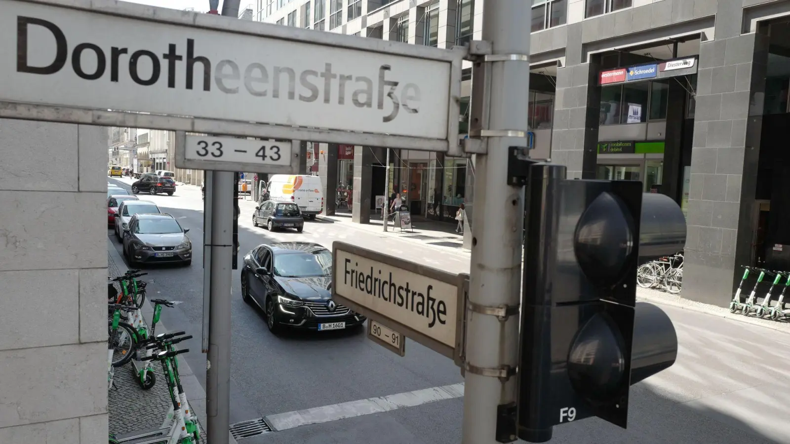 Teil der Dorotheenstraße soll in Yad-Vashem-Straße umbenannt werden. (Archivbild) (Foto: Jörg Carstensen/dpa)