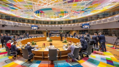 Am Ende steht ein Kompromiss: Bis tief in die Nacht wurde beim EU-Gipfel über die Finanzierung der Ukraine verhandelt. (Foto: Michael Kappeler/dpa)