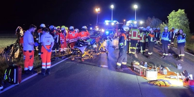 Ein Großaufgebot an Einsatzkräften ist am Sonntagabend auf der B470 bei Dottenheim wegen eines Unfalls alarmiert worden. (Foto: Rainer Weiskirchen/Kreisfeuerwehrverband Neustadt)