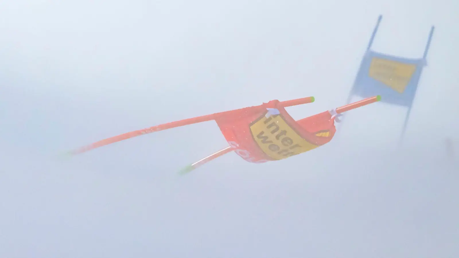 Der Ski-Weltcup-Auftakt in Sölden ist wegen starken Windes abgebrochen worden. (Foto: Martin Baumann/TASR/dpa)