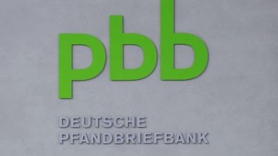 Das Logo der Deutschen Pfandbriefbank. Die Finanzierung von Gewerbeimmobilien ist seit Jahren ein schwieriges Geschäft, der Irankrieg bedeutet einen neuerlichen Dämpfer. (Symbolbild) (Foto: Sven Hoppe/dpa)