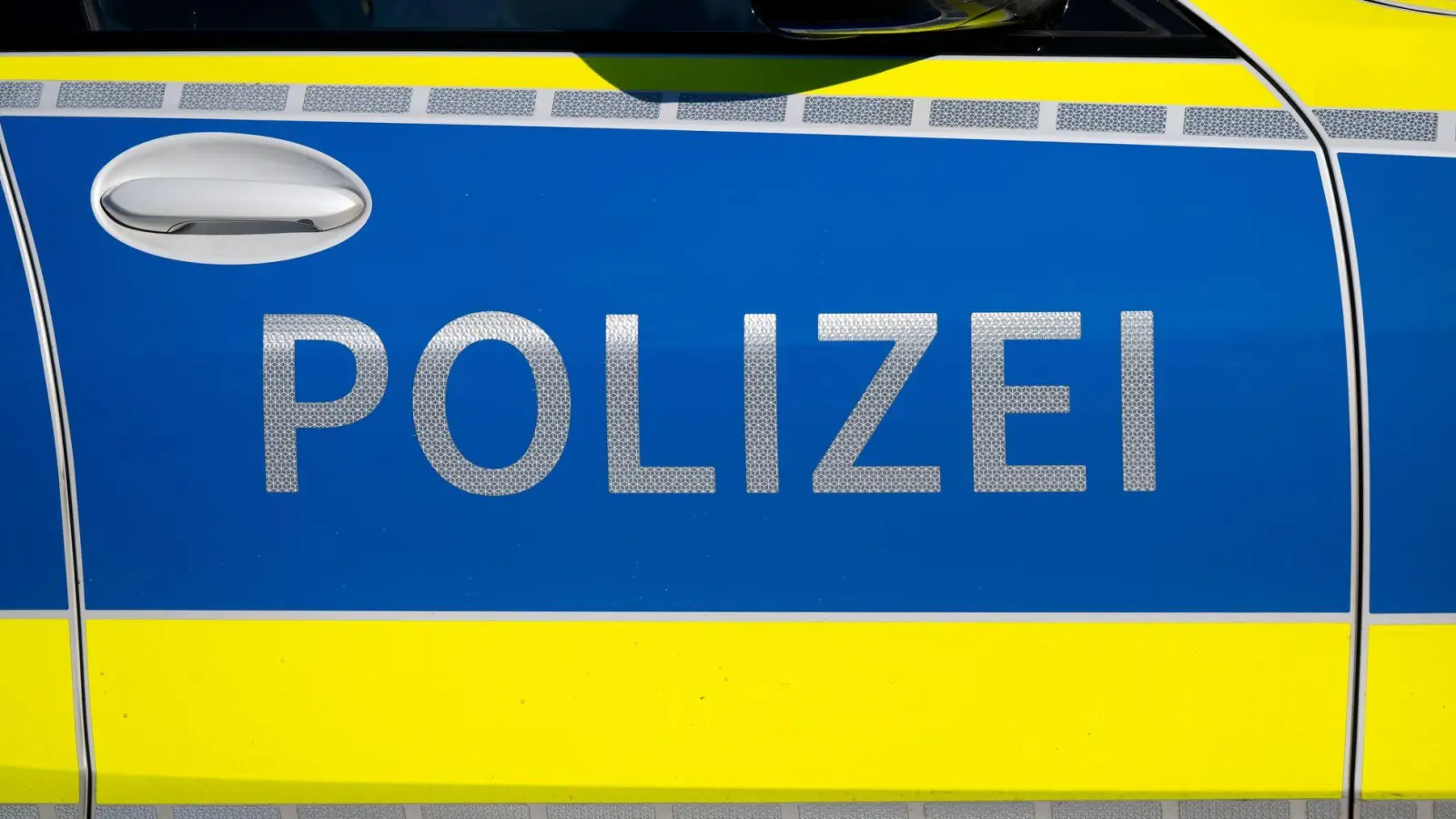 Viel zu tun hatte die Polizei in Füssen mit einem betrunkenen Autofahrer, der eine gefährliche Flucht hinlegte. (Symbolbild) (Foto: Sven Hoppe/dpa)