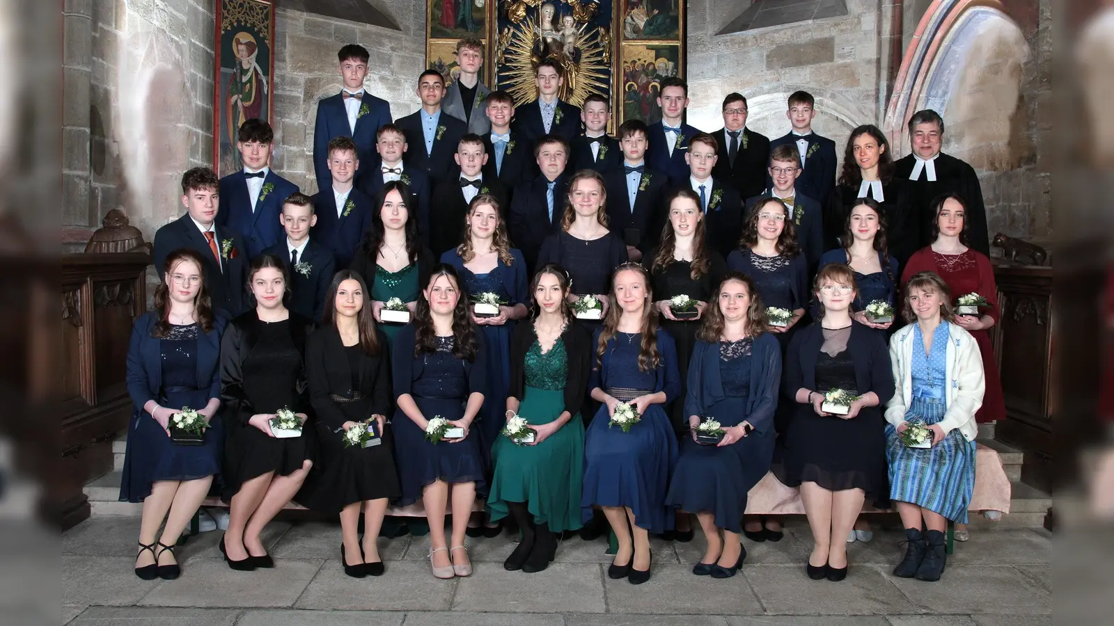 Am Sonntag Jubilate (21. April) gingen in Feuchtwangen 35 Jugendliche zur Konfirmation.  (Foto: Foto Brenne)