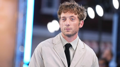 Jeremy Allen White spielt in dem Film einen Journalisten, der unbekannte Details über Facebook ans Licht bringt.  (Foto: Scott A Garfitt/Invision/AP/dpa)