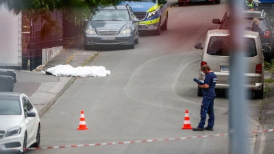 Die Polizei warnt vor dem flüchtigen Tatverdächtigen.  (Foto: Christoph Reichwein/dpa)