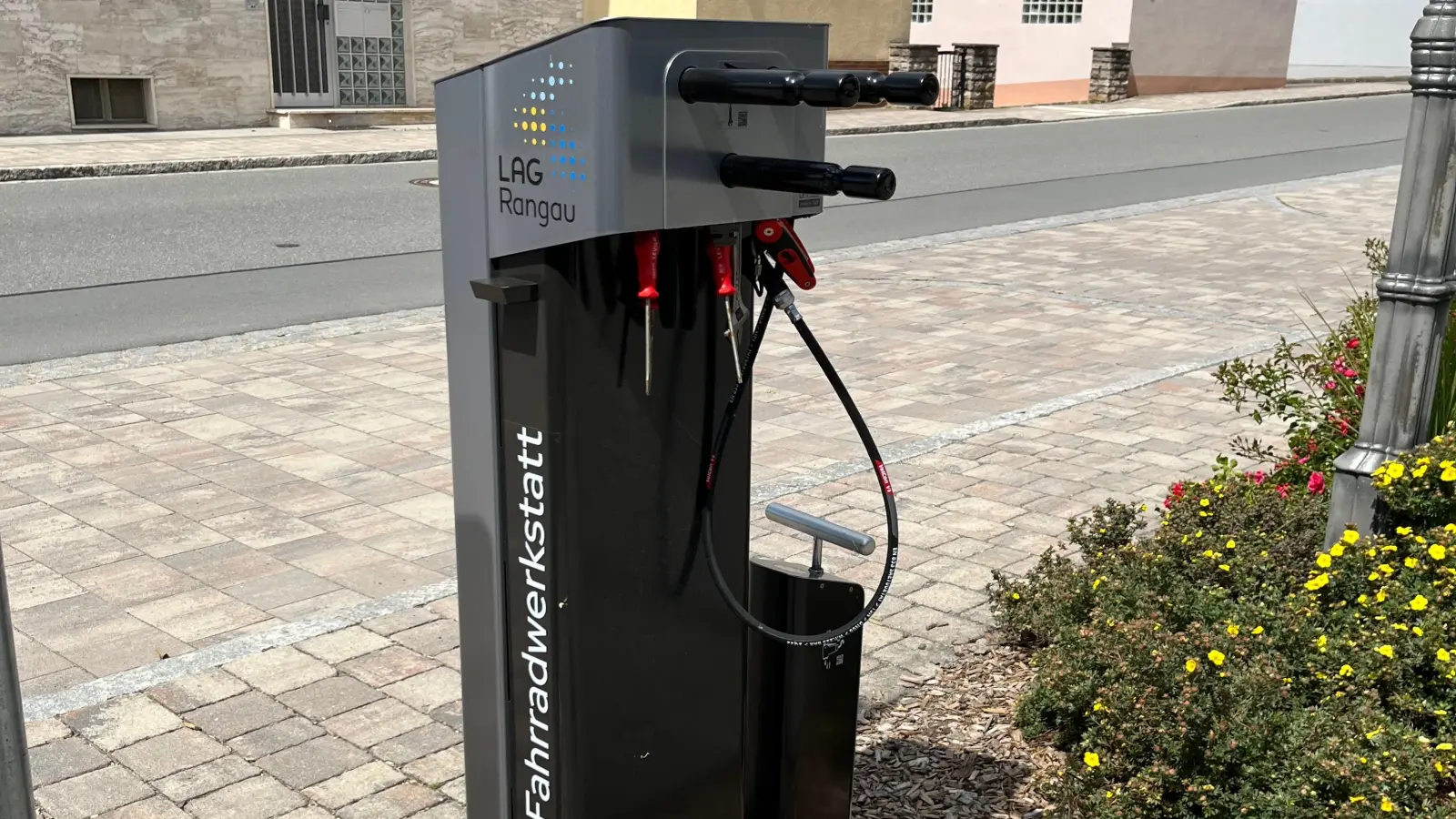 So sehen die neuen Servicestationen für Radfahrerinnen und Radfahrer aus.  (Foto: Patrick Steger)