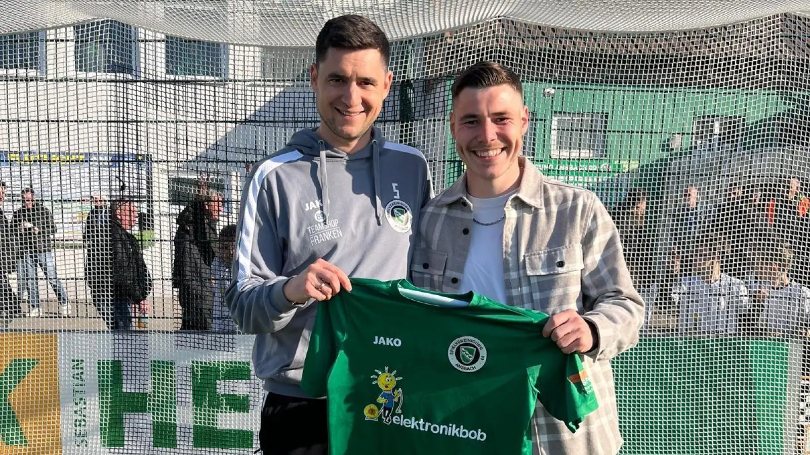 Trägt bald Grün: Mirko Puscher (rechts) mit Christoph Hasselmeier. (Foto: Christian Albrecht)