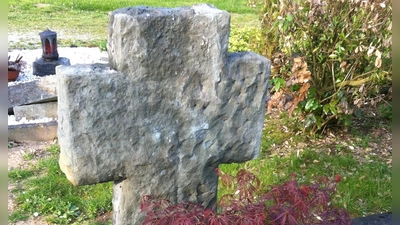 Das Grab des Vaters weiterhin besuchen zu können, ist für Niklas sehr wichtig. (Symbolbild: Gregor Dahmen)