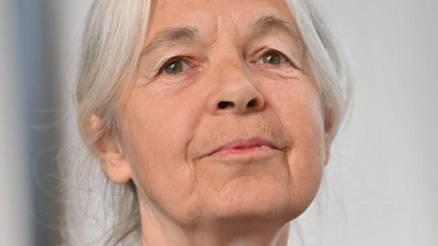 Die frühere RAF-Terroristin Daniela Klette ist wegen bewaffneter Raubüberfälle zu 13 Jahren Gefängnis verurteilt worden. (Foto: Sina Schuldt/dpa-pool/dpa)