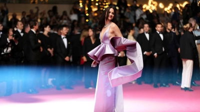 Renate Reinsve vor der Premiere von „Sentimental Value“.  (Foto: Scott A Garfitt/Invision/AP/dpa)