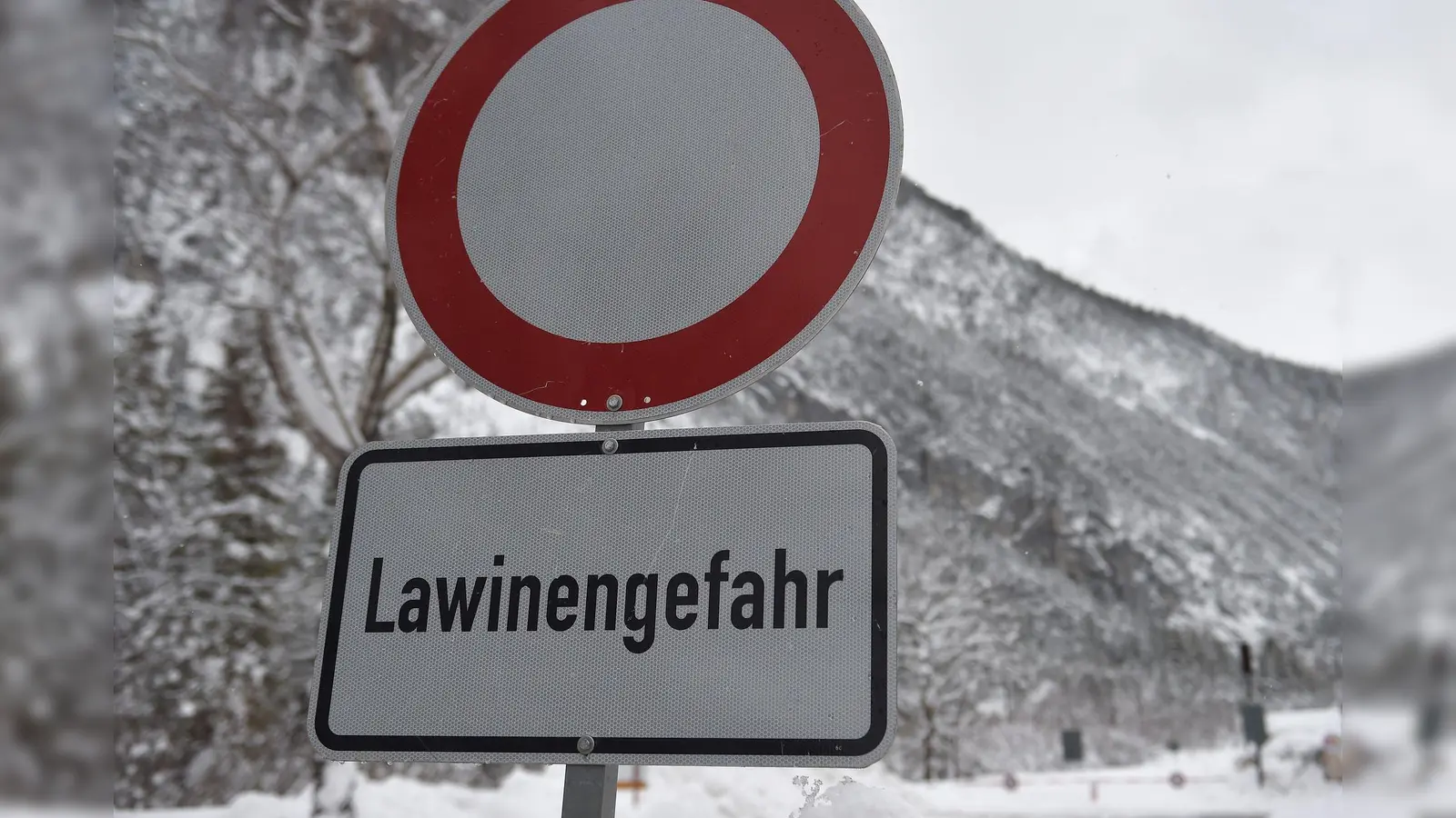 In höheren Lagen herrscht erhebliche Lawinengefahr. (Symbolbild) (Foto: Angelika Warmuth/dpa)