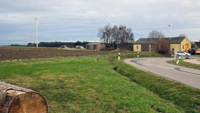 Die drei privaten Windräder an der Gemarkungsgrenze von Ansbach und Lichtenau sorgen bei den Bürgern für einigen Ärger wegen des Schattenwurfs. Südlich der A6 könnten weitere Rotoren in einem interkulturellen Windpark aufgestellt werden. Noch ist das Vorhaben ganz am Anfang. (Foto: Jim Albright)