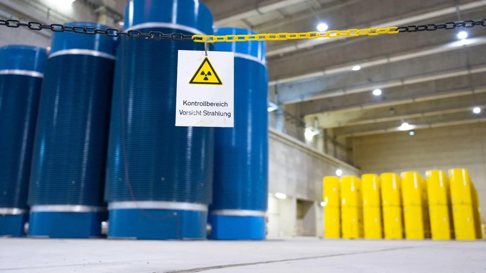 Das Zwischenlager Ahaus darf Atommüll aus einem Versuchsreaktor in Bayern aufnehmen. Die Stadt Ahaus hat jetzt den juristischen Widerstand dagegen aufgegeben. (Archivbild) (Foto: Guido Kirchner/dpa)
