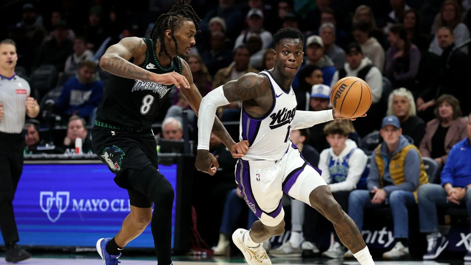 Dennis Schröder (r) erzielte 17 Punkte für die Kings, zum Sieg in Minnesota reichte es aber nicht.  (Foto: Matt Krohn/AP/dpa)