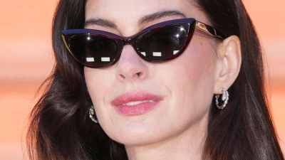 Anne Hathaway ist dieses Jahr gleich mehrmals im Kino zu sehen. Neben „Mother Mary“ läuft derzeit „Der Teufel trägt Prada 2“. (Archivbild) (Foto: Scott A Garfitt/Invision/AP/dpa)