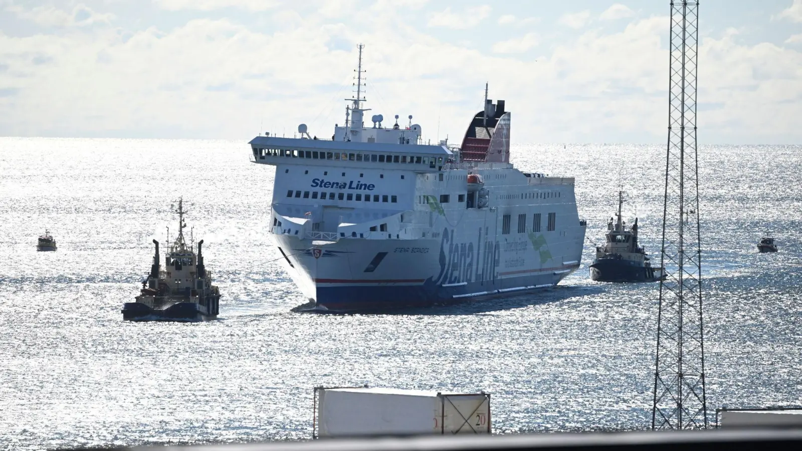 Die Passagierfähre Stena Scandica ist im Hafen von Nynäshamn in Schweden angekommen. (Foto: Fredrik Sandberg/Tt/TT News Agency/AP/dpa)