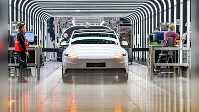 Der Elektroautobauer Tesla will in seiner Fabrik in Grünheide 1.000 Beschäftigte innerhalb weniger Monate neu einstellen. (Archivbild) (Foto: Patrick Pleul/dpa)