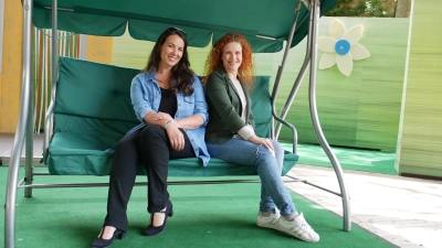 Angela Isabelle Eberlein und Diana Barth spielen bei den Sommerfestspielen des Landestheaters Dinkelsbühl in dem Stück „Skandal im Sperrbezirk“ mit. (Foto: Lisa-Maria Liebing)