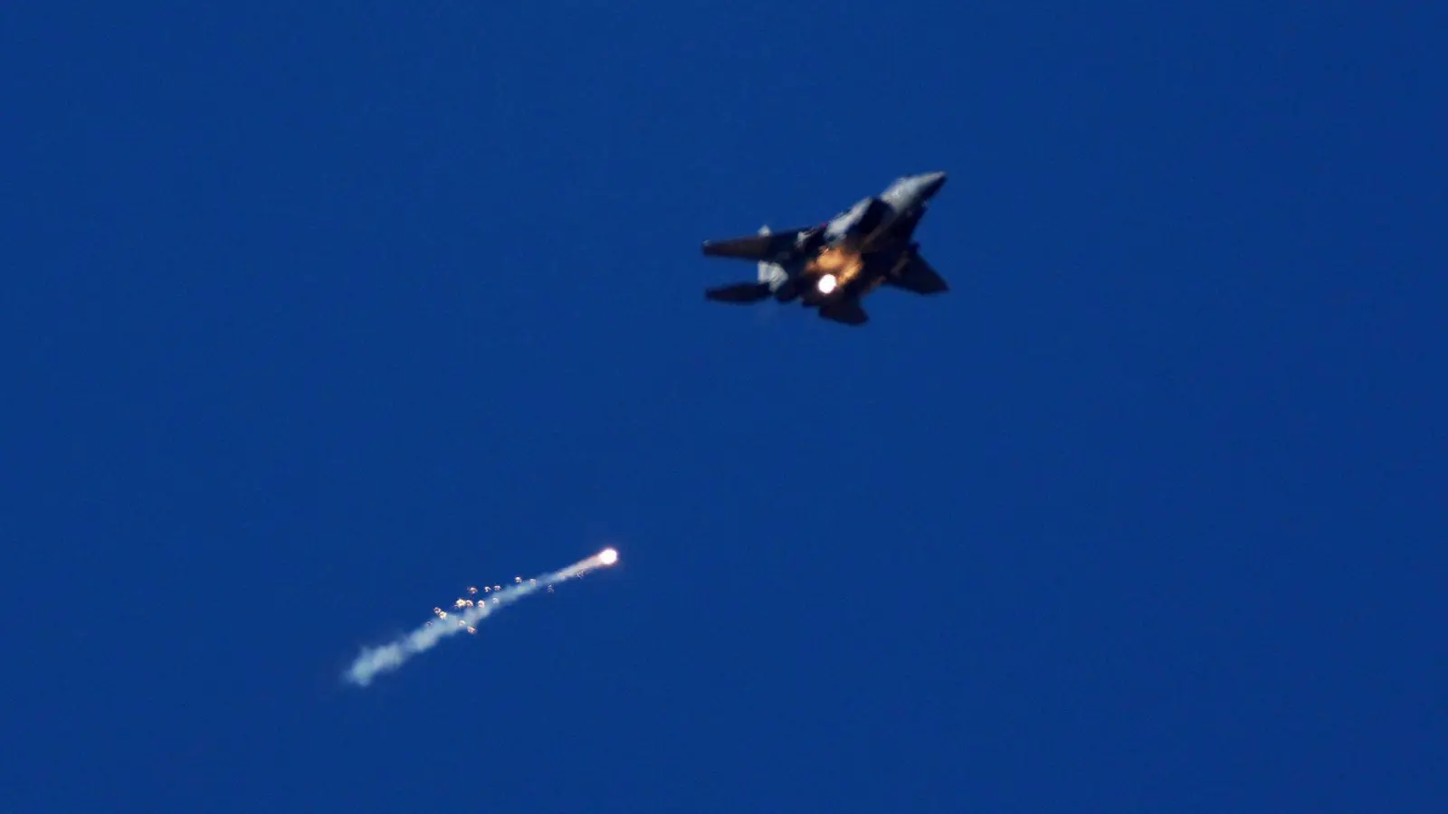 Israel setzt seine Angriffe im Iran fort. (Archivbild)  (Foto: Ariel Schalit/AP/dpa)