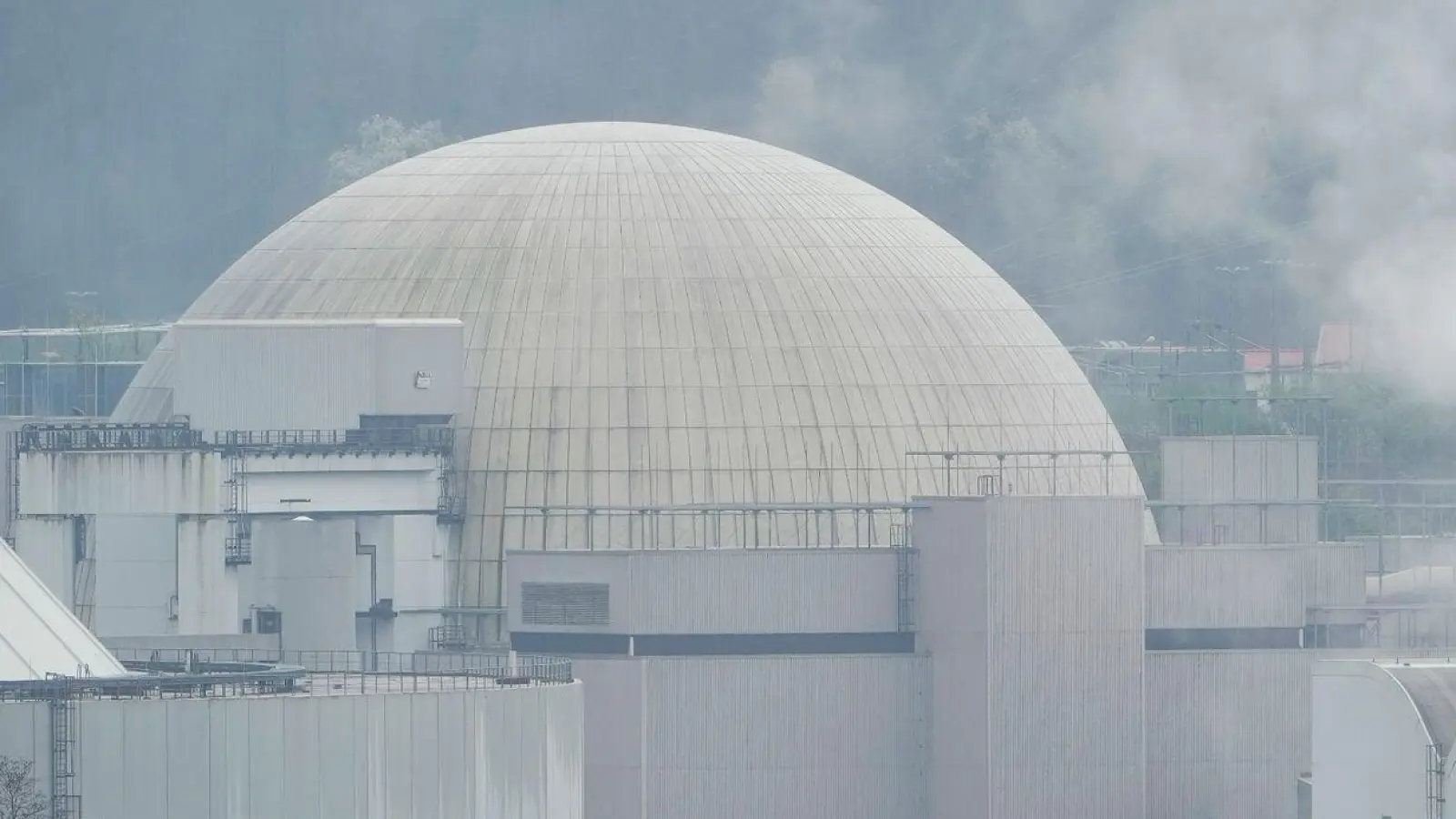 Das Atomkraftwerk Neckarwestheim 2 war neben Emsland und Isar 2 das letzte AKW in Deutschland, das in Betrieb war. (Foto: Uwe Anspach/dpa)