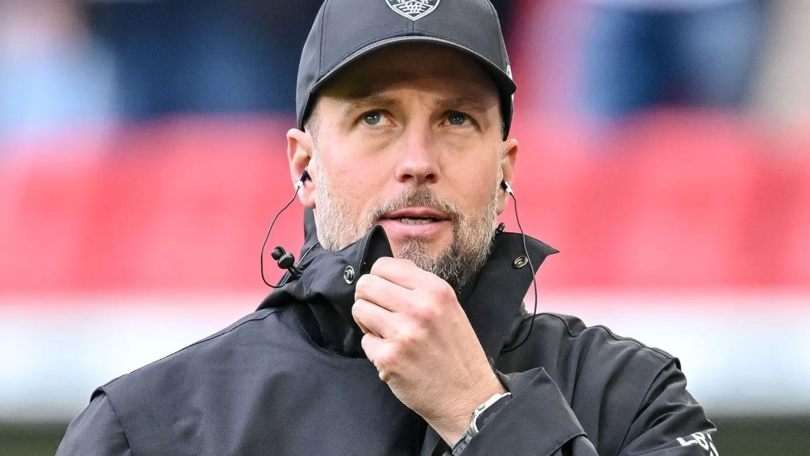 Sebastian Hoeneß und der VfB treten am Sonntag beim FC Bayern an. (Archivbild) (Foto: Harry Langer/dpa)