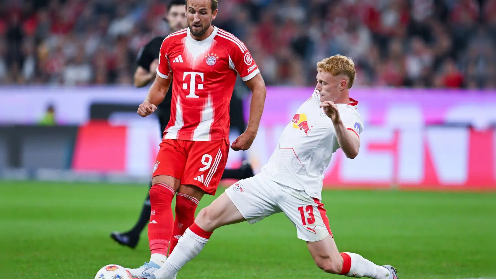 Der FC Bayern um Harry Kane (l) spielt gegen Leipzig in der Saisonvorbereitung. (Archivbild) (Foto: Sven Hoppe/dpa)