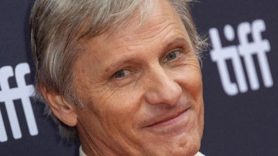 Viggo Mortensen wird beim Filmfestival im tschechischen Karlsbad ausgezeichnet. Der Film „The Dead Don&#39;t Hurt“, bei dem er Regie führte, wird das Festival eröffnen. (Foto: Joel C Ryan/Invision/AP/dpa)