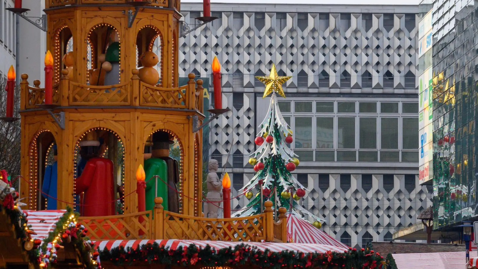 Der Magdeburger Weihnachtsmarkt ist noch bis zum 29. Dezember geöffnet. (Archivbild) (Foto: Klaus-Dietmar Gabbert/dpa)