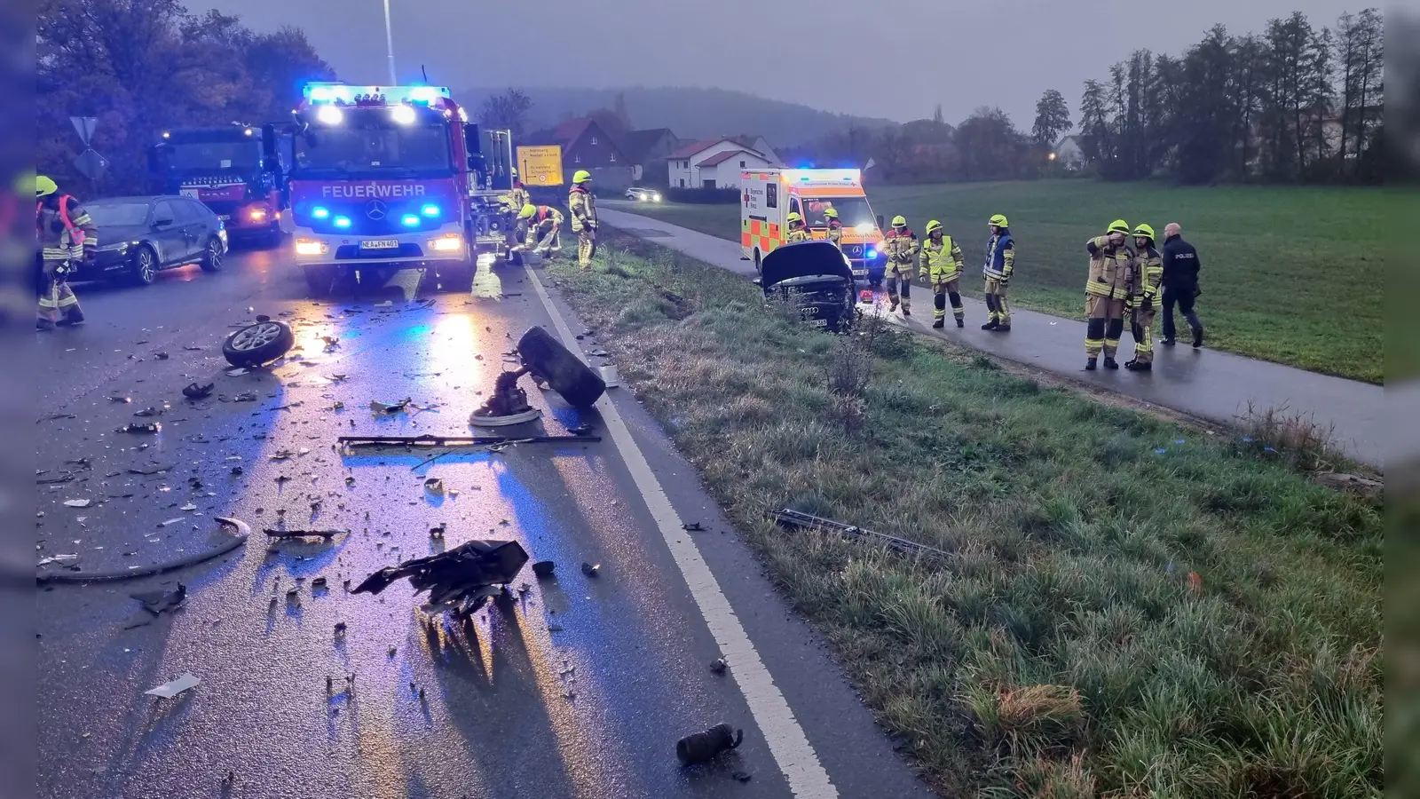 An der Unfallstelle bot sich den Rettungskräften ein Bild der Verwüstung. (Foto: Rainer Weiskirchen)