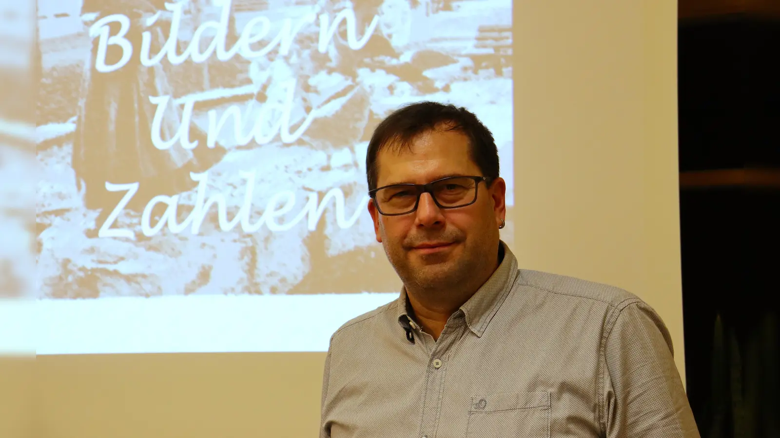 Stefan Bußinger nahm die Gemeinderätinnen und Gemeinderäte noch einmal mit durch das Jahr. (Foto: Antonia Müller)