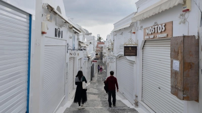 Die griechische Insel Santorin stand zuletzt wegen einer langen Erdbebenserie in den Schlagzeilen. Nun bebte vor Kreta die Erde. (Foto: Petros Giannakouris/AP/dpa-tmn)