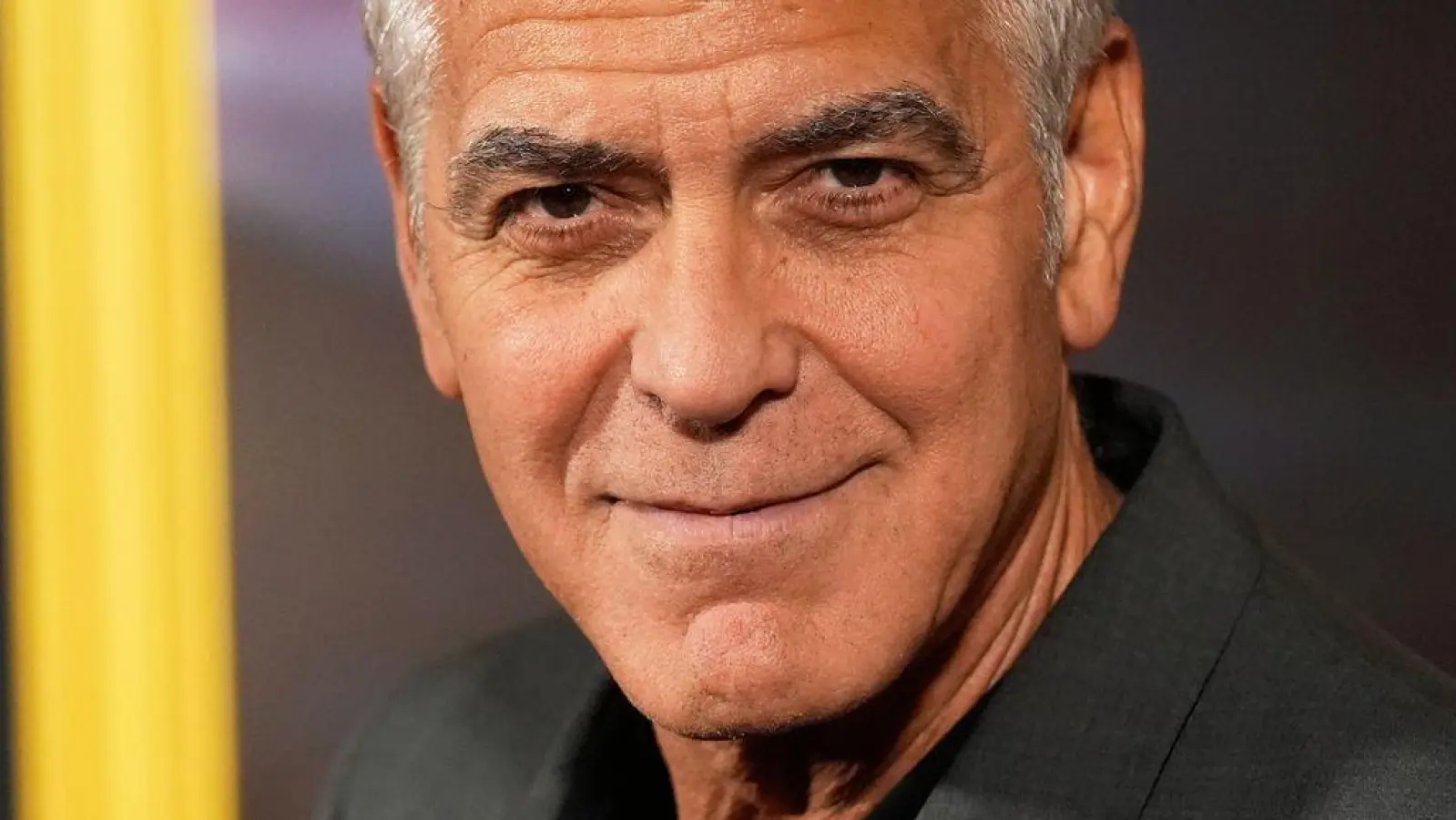 Danny Ocean brachte er Millionen Menschen vor die Kinoleinwände, nun hat sich George Clooney zu dem spekakulären Louvre-Raub geäußert. (Archivbild) (Foto: Chris Pizzello/Invision/AP/dpa)