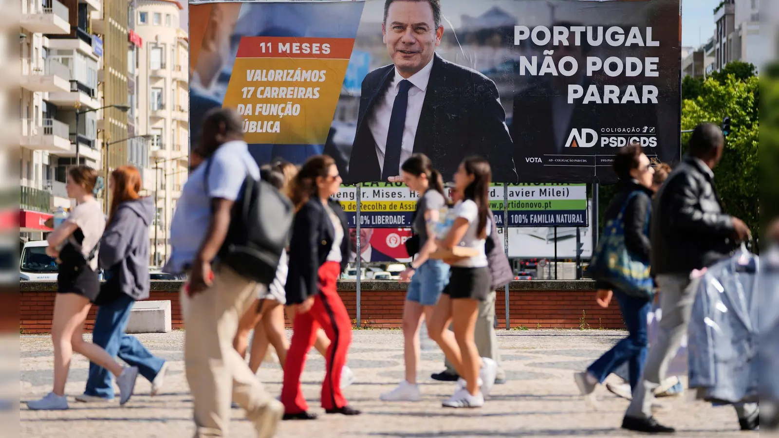 Der konservative Amtsinhaber Luís Montenegro geht als Favorit in die Wahl. (Archivbild) (Foto: Armando Franca/AP/dpa)