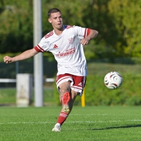 Moritz Ortner (hier in einem anderen Spiel) erzielte beim 5:1-Erfolg des TSC Neuendettelsau in Herzogenaurach drei Treffer. (Foto: Martin Rügner)