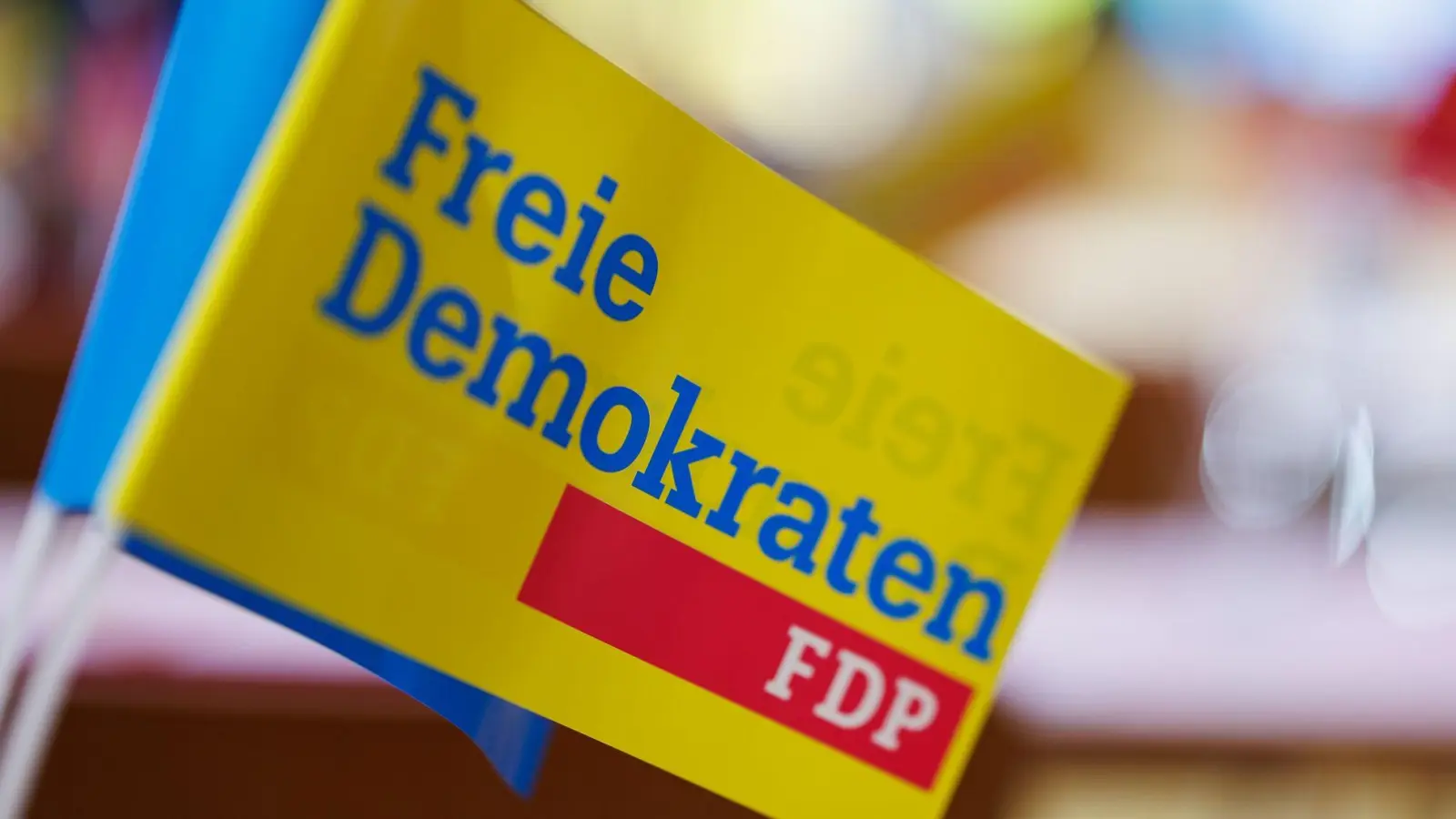 Die FDP Ansbach-Land hat ihre Liste für die Kreistagswahl nominiert.  (Foto: Daniel Karmann/dpa)