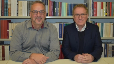 Christian Pöschl (links) und Günther Hammerl bedauern, dass die Emskirchener SPD bei der Kommunalwahl im nächsten Jahr keine Liste mehr anbieten kann. (Foto: Ute Niephaus)