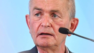 Bertram Brossardt sieht in der AfD eine Gefahr für die deutsche Wirtschaft. (Archivbild)  (Foto: Tobias Hase/dpa)