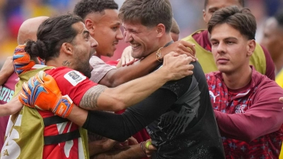 Wurde der Held der Schweiz: Torhüter Gregor Kobel. (Foto: Darryl Dyck/The Canadian Press/dpa)
