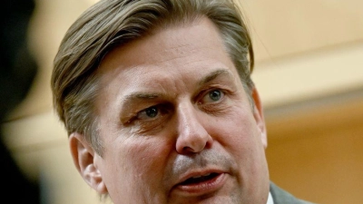 Gegen den AfD-Politiker Maximilian Krah läuft ein Ermittlungsverfahren wegen des Verdachts der Bestechlichkeit und Geldwäsche (Archivbild). (Foto: Britta Pedersen/dpa)