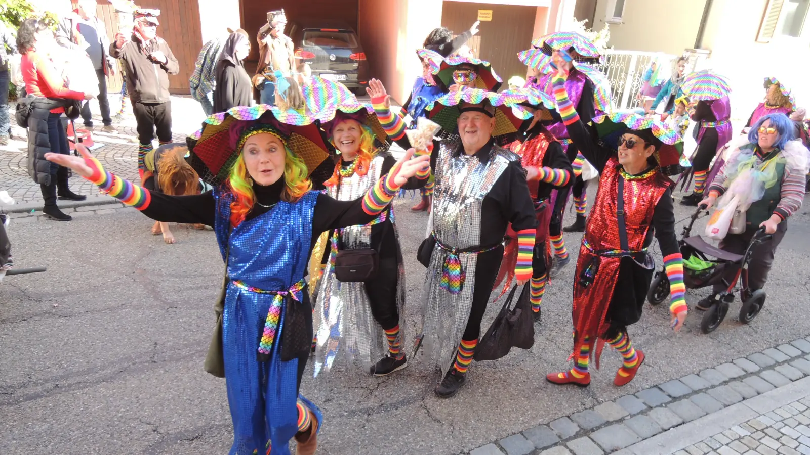 Die Regenbogenfische von der Kolpingsfamilie. (Foto: Peter Zumach)