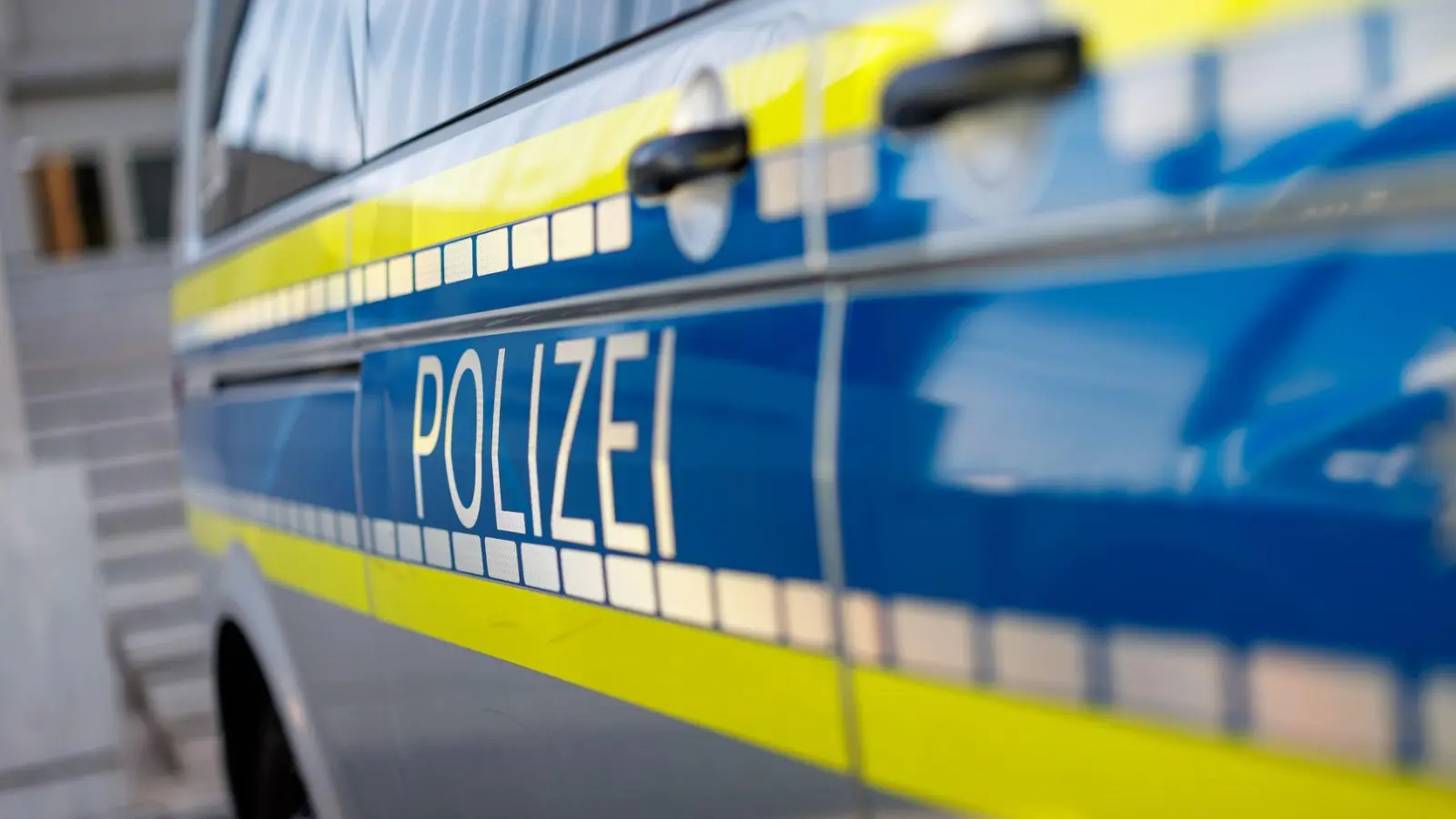 In Ansbach wurden am Donnerstag zwei Seniorinnen von einem Unbekannten belästigt. (Symbolbild: Daniel Karmann/dpa)
