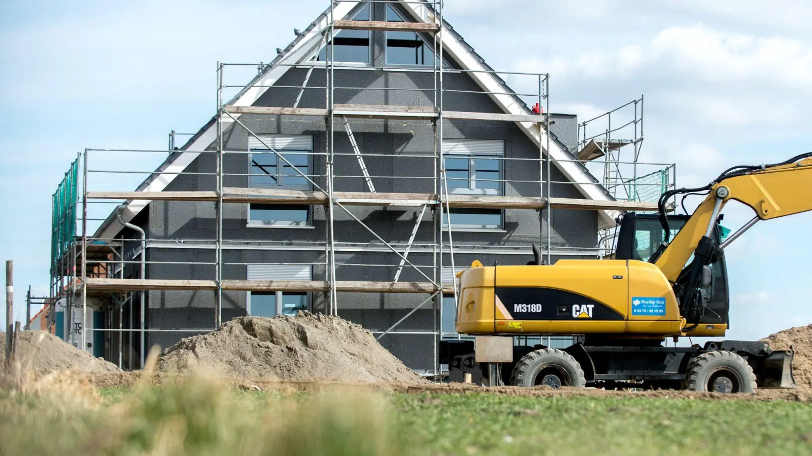 Die Baugenehmigungen ziehen wieder an - gerade bei Einfamilienhäusern (Archivbild) (Foto: Hauke-Christian Dittrich/dpa/dpa-tmn)
