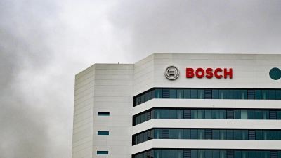 Autozulieferer Bosch will weitere Stellen abbauen. (Archivbild) (Foto: Bernd Weißbrod/dpa)