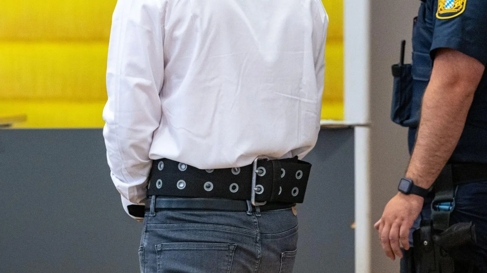 Dem Mann werden versuchter Totschlag und gefährliche Körperverletzung vorgeworfen. (Archivbild) (Foto: Armin Weigel/dpa)