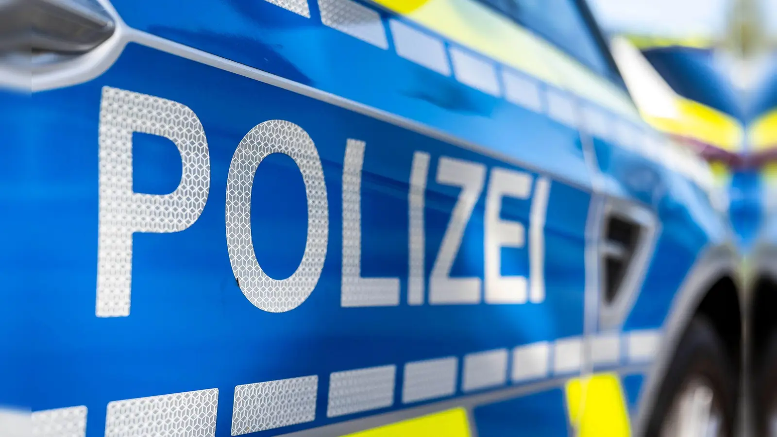 Die Kriminalpolizei sucht nach einem Raubüberfall in Pfeffenhausen nach Zeugen. (Symbolbild) (Foto: David Inderlied/dpa)