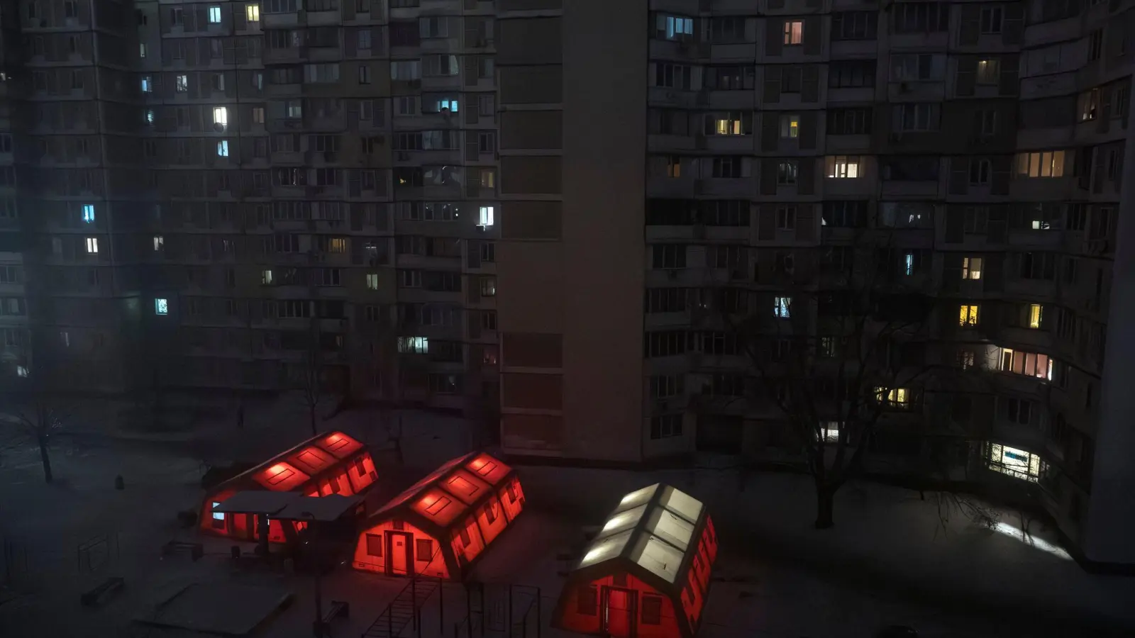 In Kiew werden zum Wochenende bis zu 26 Grad Frost erwartet. (Archivbild) (Foto: Vladyslav Musiienko/AP/dpa)