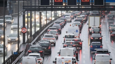 Stau auf der Autobahn 100 in Berlin. (Archivbild) (Foto: Sebastian Christoph Gollnow/dpa)