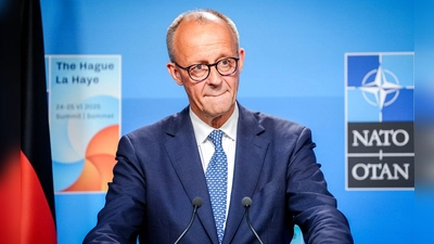 Bundeskanzler Friedrich Merz (CDU) äußert sich in Den Haag vor Journalisten zu den Ergebnissen des Nato-Gipfels mit US-Präsident Donald Trump. (Foto: Kay Nietfeld/dpa)
